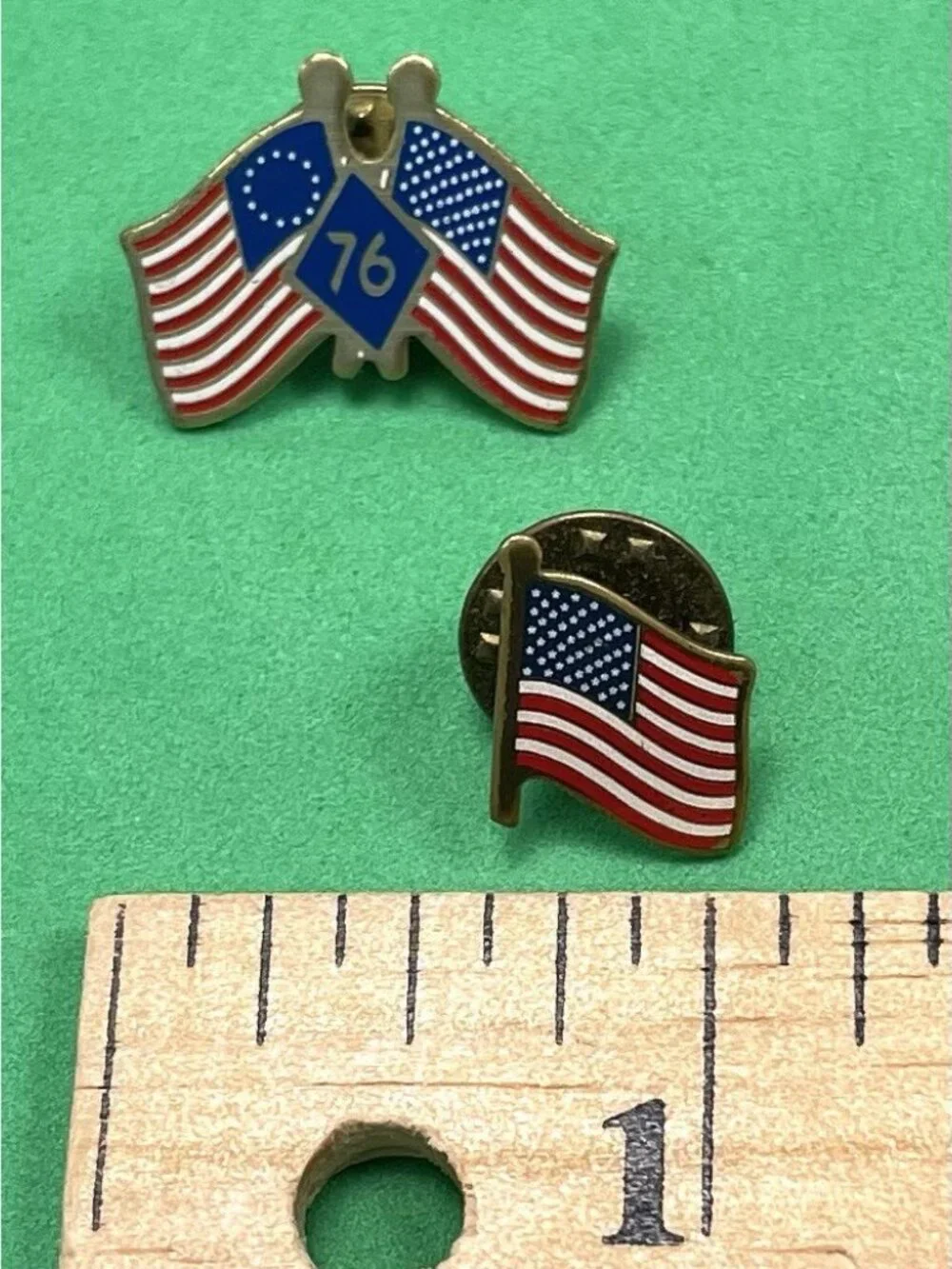 Lot 4 American Flag Lapel Pins Pinbacks Bicentennial Spirit of 76 Patriotic EUC